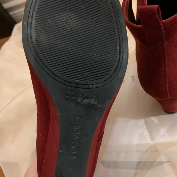 Red velvet boots with a little wedge - Picture 5 of 5